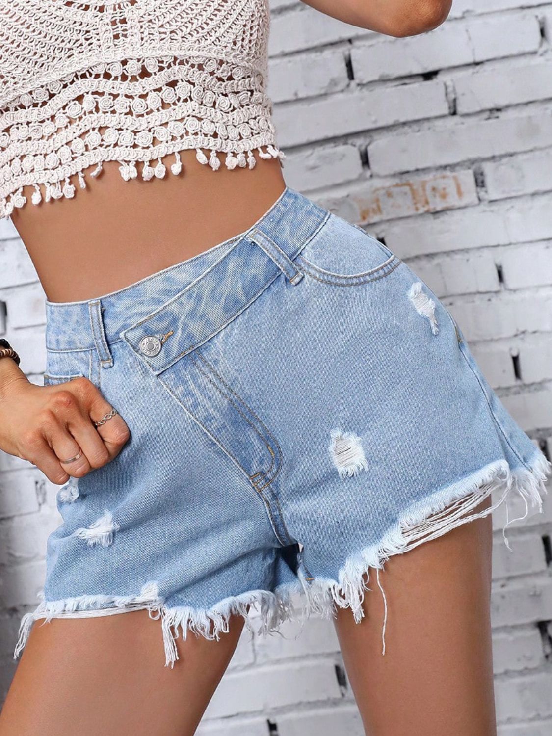 Distressed Raw Hem Denim Shorts - JassyBae