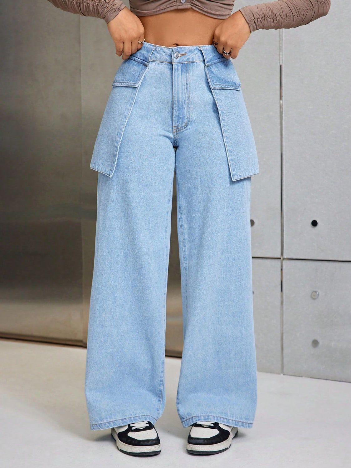 Wide Leg Jeans with Pockets