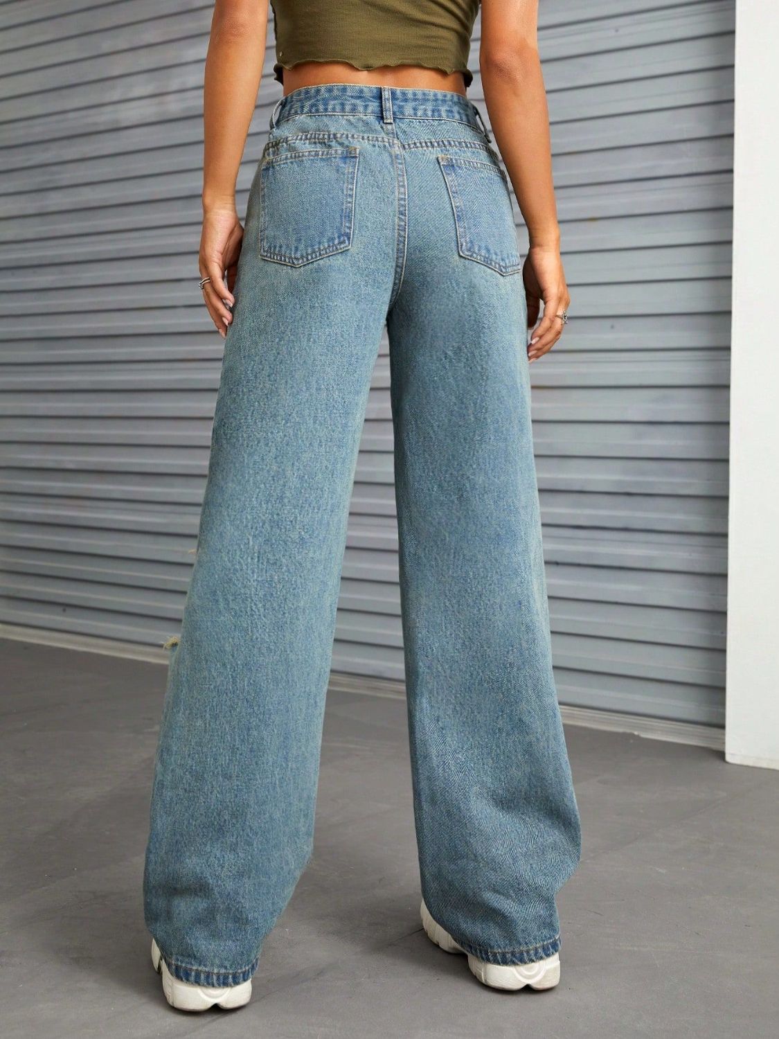 Distressed Wide Leg Jeans with Pockets