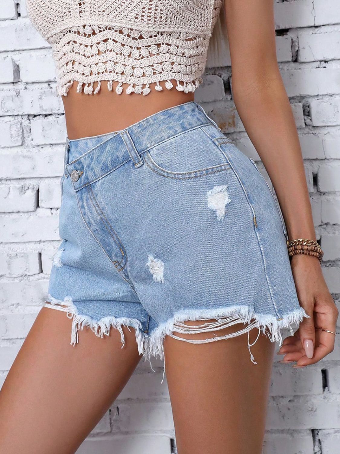 Distressed Raw Hem Denim Shorts - JassyBae